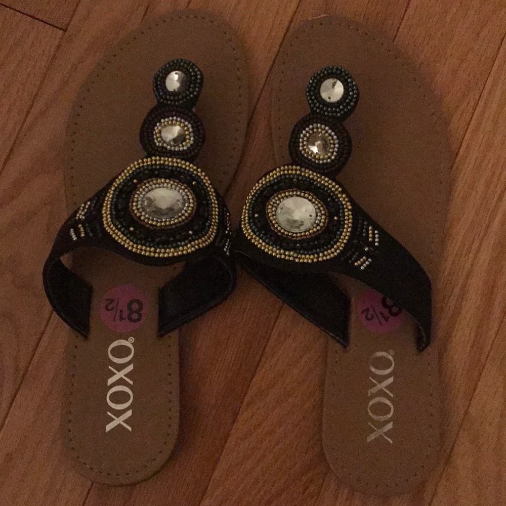 NEVER WORN SANDALS